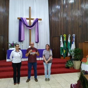 Diretor Cleudimar acompanhado das coordenadoras: Maria Claudete Kozerski e Vanessa Cristina Mittelstet