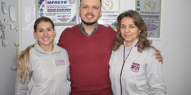 Da esquerda para a direita: Professora Aline, assessor Felipe e coordenadora Juciane. 
