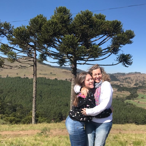 Isabel com a mãe Vanusa. 