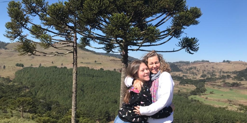 Isabel com a mãe Vanusa. 