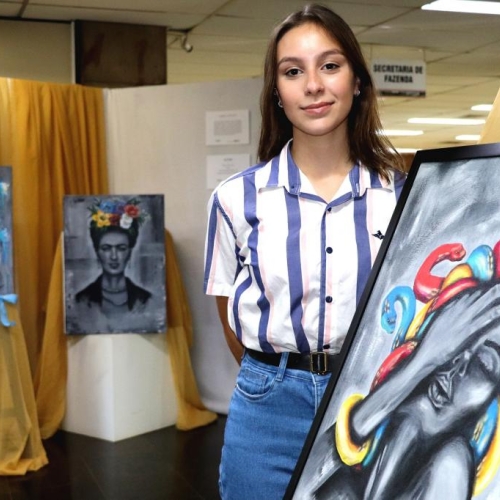 Artista rondonense Milena Luiza Alves, 19 anos