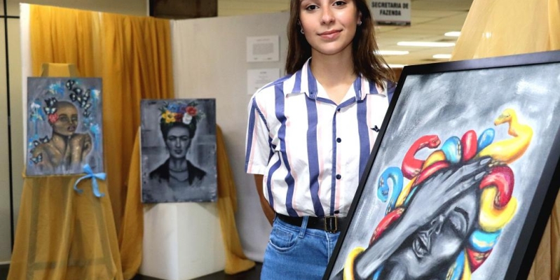 Artista rondonense Milena Luiza Alves, 19 anos