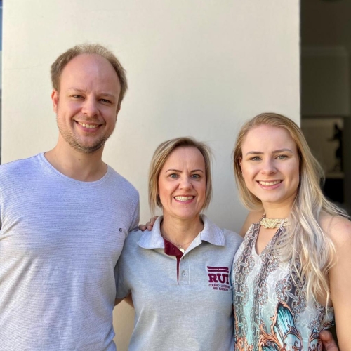 Leonilda acompanhada dos filhos: Ivan e Paula